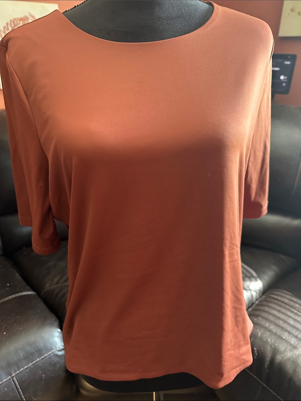 Women's Short Sleeve Crewneck Tee in Rust